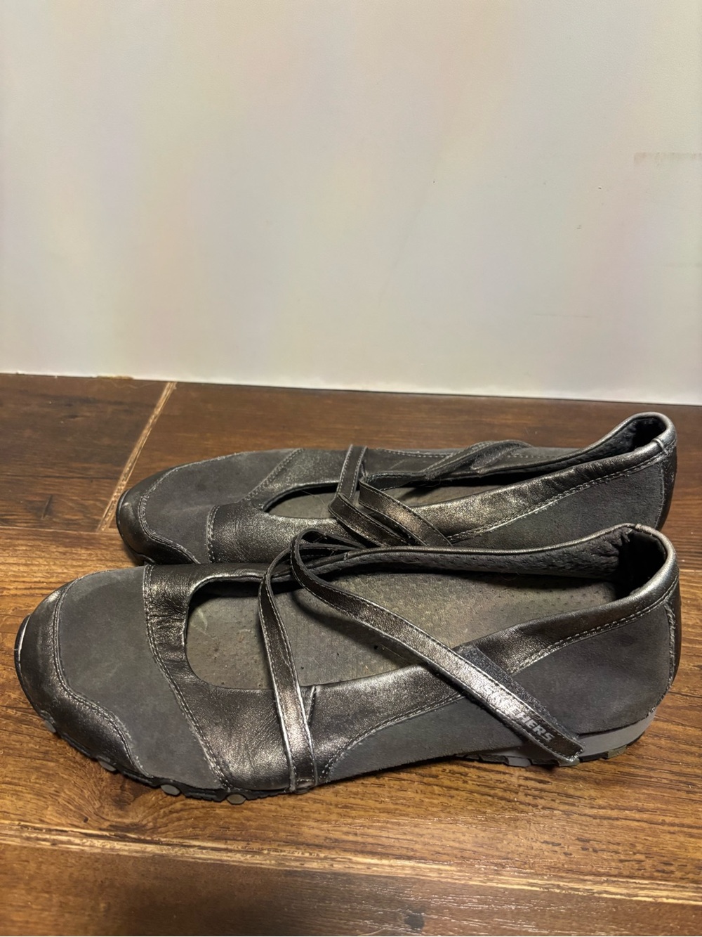 Skechers Black Women's Casual Ballet Flats with Cross Straps